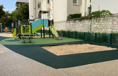Le nouvel aire de jeux avec bac à sable du square Wargny © 