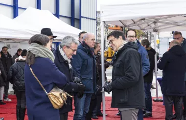 Le maire salue les acteurs en présence - Pose de la 1ère pierre - Le nouveau 167 © Ville de Neuilly-sur-Seine