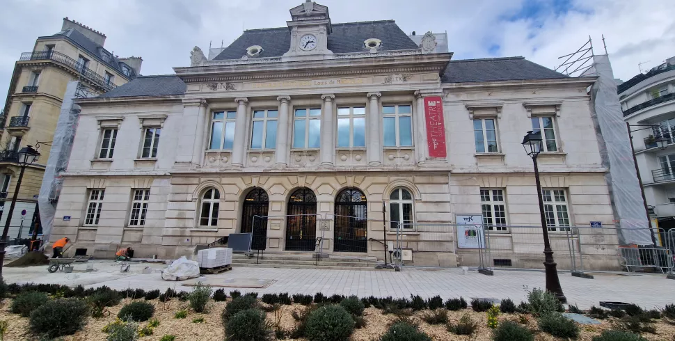 Centre culturel Louis de Broglie - Place Parmentier © 