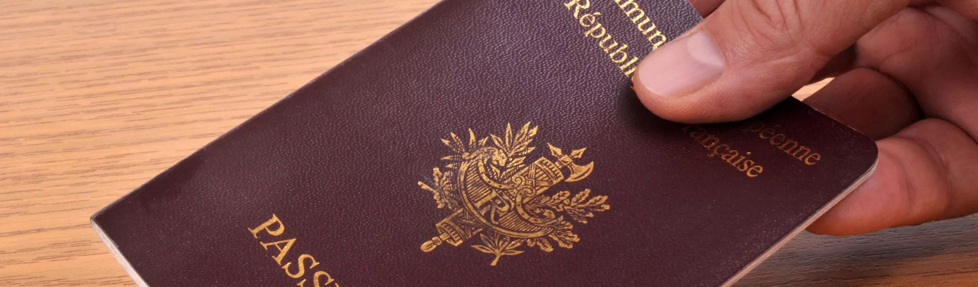 Cartes nationales et passeports © 